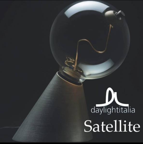 daylight-italia-tischlampe-tischleuchte-dekorativ-schreibtisch-satellite-reflektor-flexibel-innovativ-e27